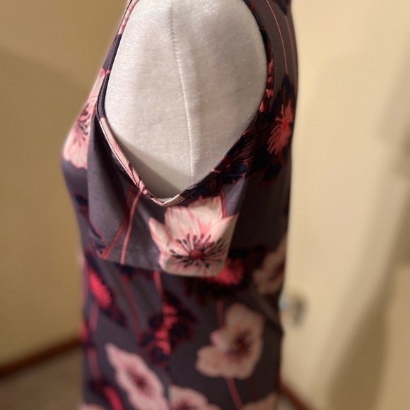 Maurices Purple Floral Cold Shoulder Dress Sz XS EUC - Picture 4 of 5